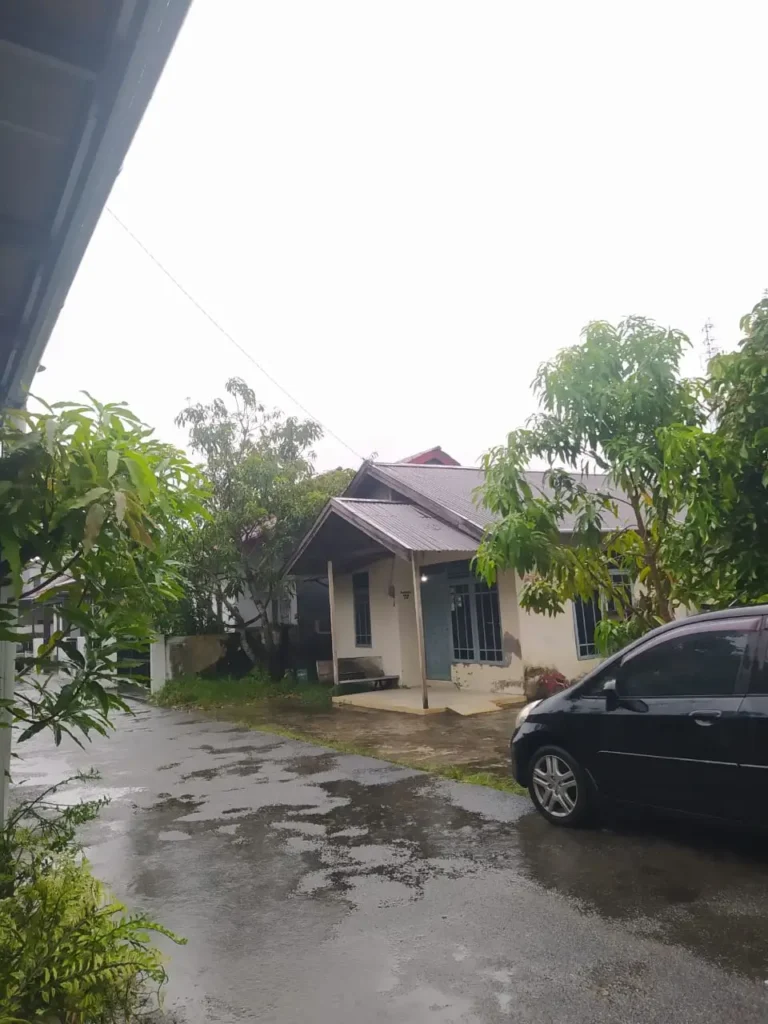 Kondisi hujan sejak pagi di Kota Pontianak pada Rabu, 12 November 2025.