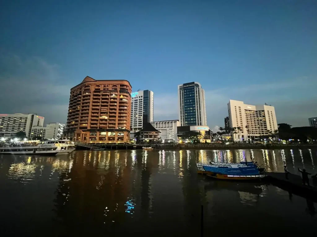 Destinasi wisata di Sarawak yang berkontribusi pada peningkatan pendapatan pariwisata Sarawak hingga mencapai lebih dari RM1 miliar pada Oktober 2025.