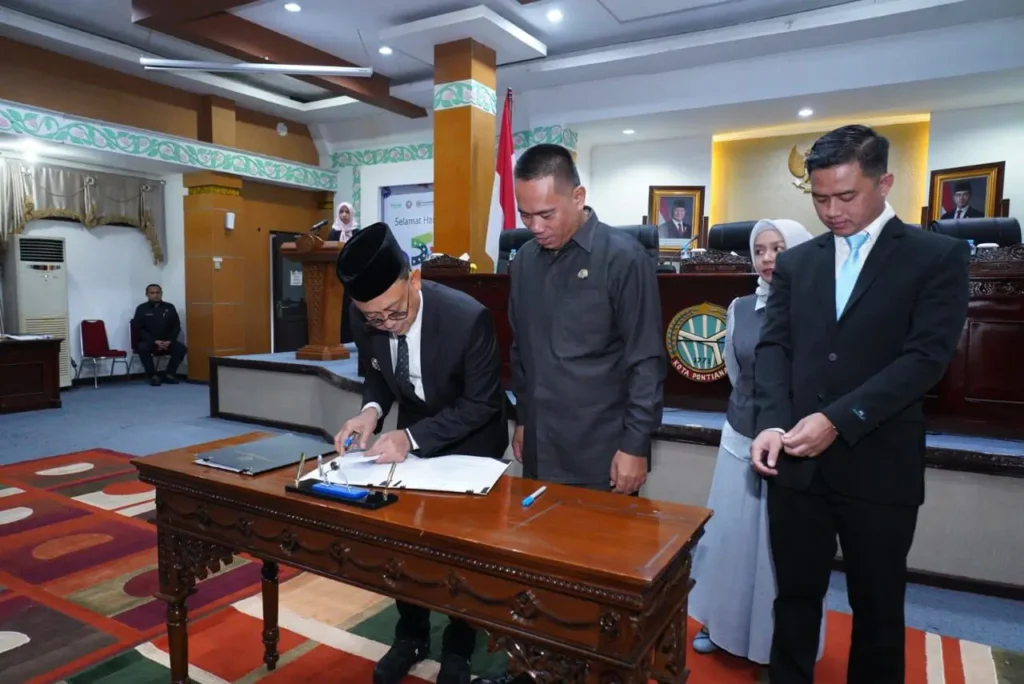 Wali Kota Pontianak Edi Rusdi Kamtono menandatangani nota kesepahaman program pembentukan Perda 2026.
