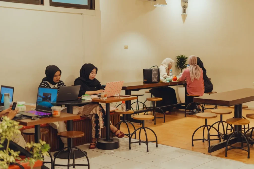 Kehadiran coffee shop dan warung kopi menjadi menjamur di Kota Pontianak.
