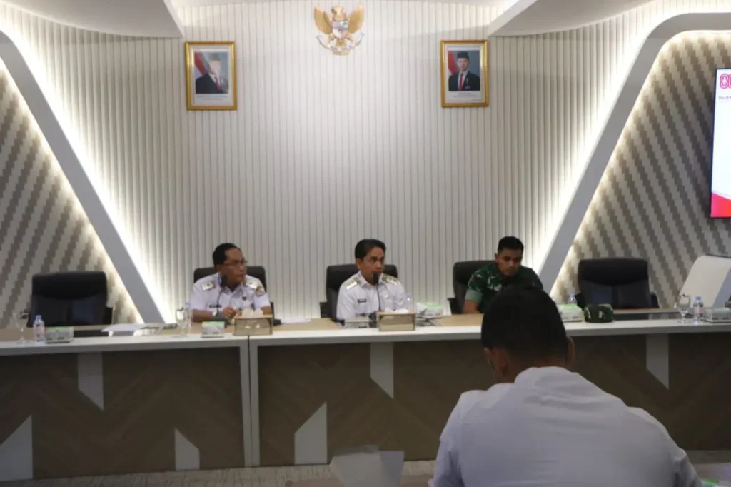 Wakil Wali Kota Pontianak Bahasan saat memimpin rapat koordinasi bersama Satgas Premanisme.