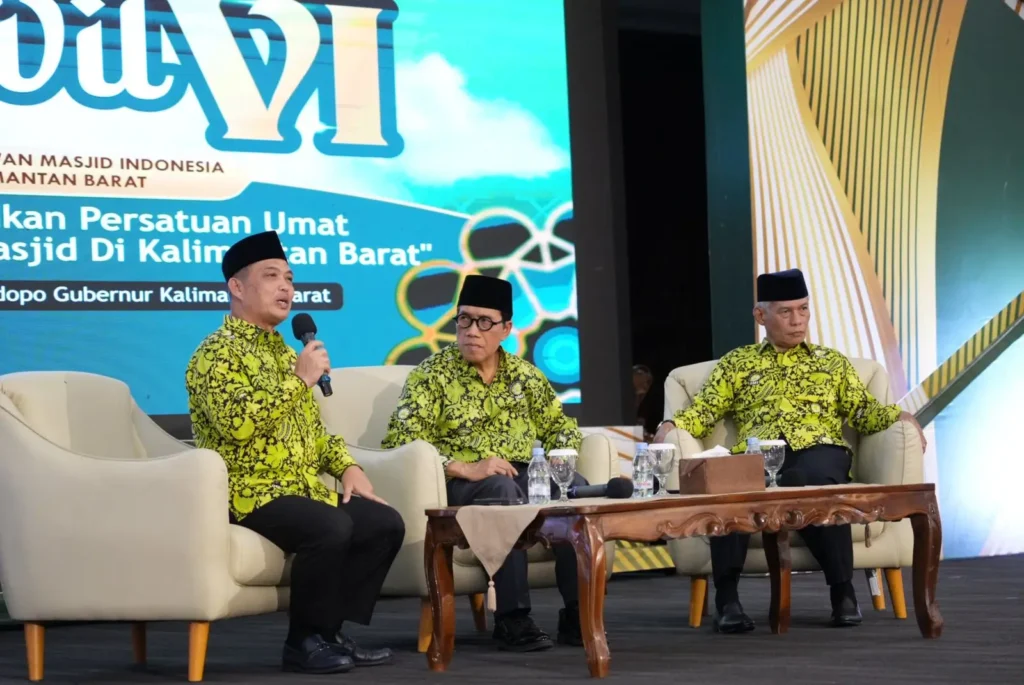 Gubernur Kalbar Ria Norsan membuka Muswil ke-6 DMI Kalbar dan menyerukan persatuan umat untuk memakmurkan masjid.