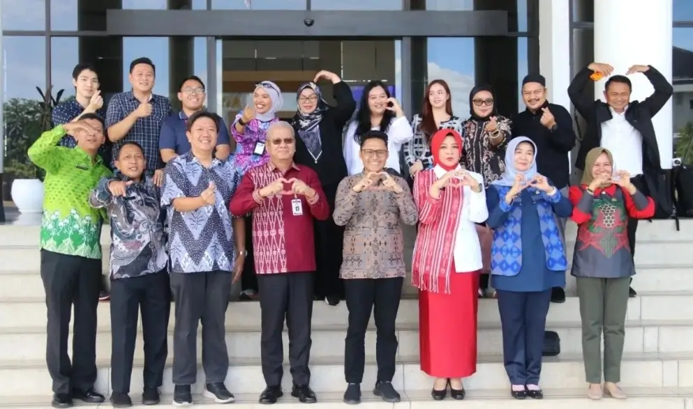 Sekda Kalbar Harisson bersama rombongan media dan influencer Sarawak saat kunjungan kerja untuk memperkuat promosi pariwisata dan investasi Kalimantan Barat.