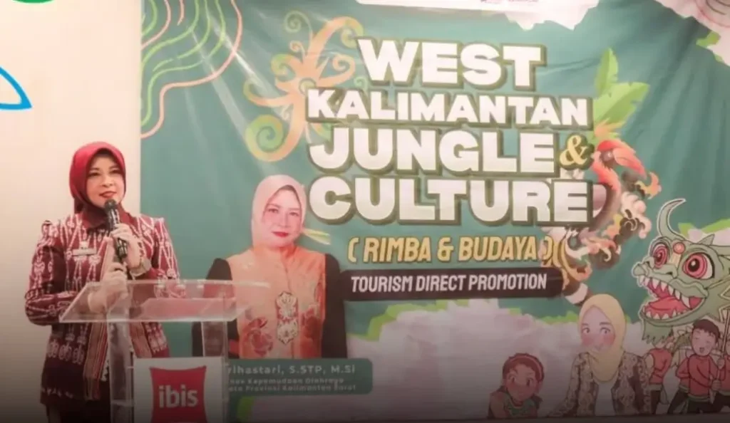 Kepala Disporapar Kalbar, Windy Prihastari, S.STP., M.Si., saat memaparkan potensi wisata Jungle and Culture Kalimantan Barat dalam kegiatan “West Kalimantan Jungle and Culture Tourism Direct Promotion” di Hotel Ibis Harmoni, Jakarta. (instagram.com/disporaparkalbar)