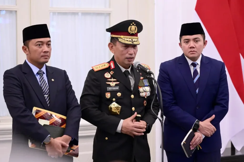 Presiden Prabowo melalui Mensesneg Prasetyo Hadi memastikan penanganan korban ledakan SMA 72 Jakarta Utara menjadi prioritas utama pemerintah. (Foto: BPMI Setpres/Muchlis Jr)
