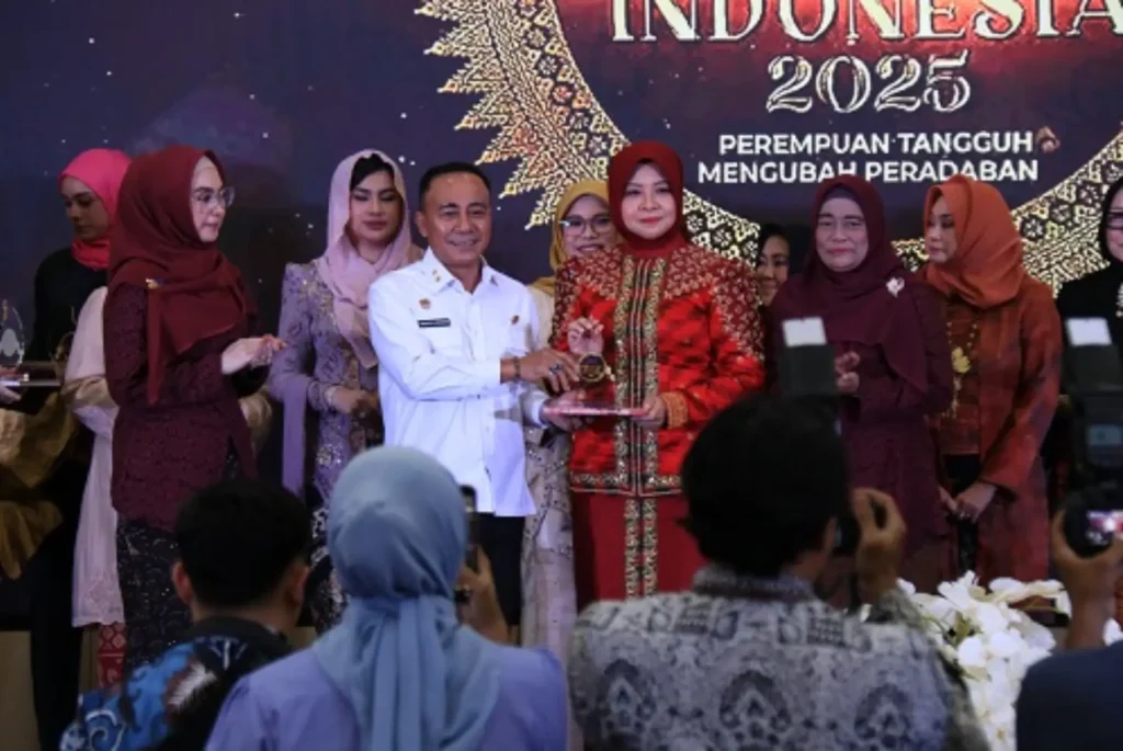 Wakil Gubernur Kalbar Krisantus Kurniawan menghadiri Anugerah Perempuan Inspirasi Indonesia 2025 IPEMI di Jakarta. (MC Kalbar)