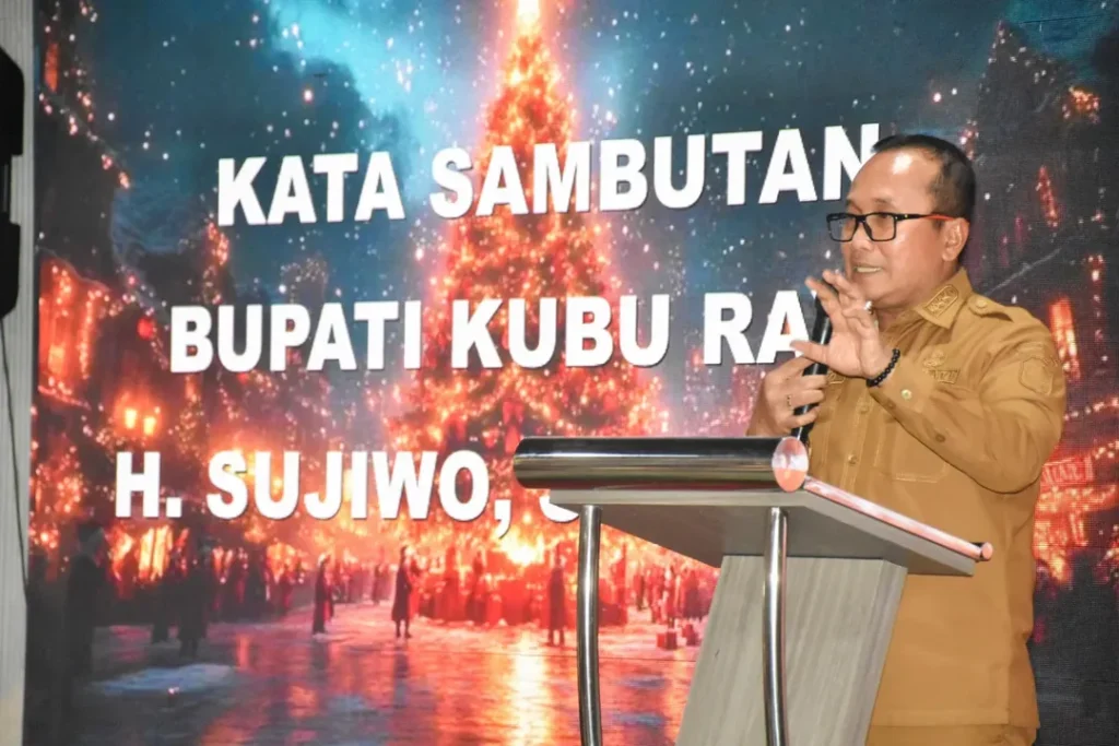 Bupati Kubu Raya Sujiwo menghadiri Perayaan Natal PPHTGD dan menyampaikan pesan kerukunan umat beragama. (instagram.com/prokopim_kuburaya)