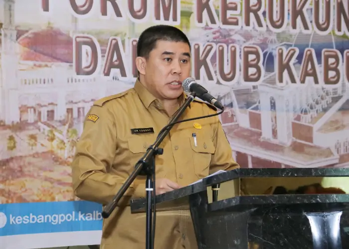 Christianus Lumano resmi dilantik sebagai Kepala Dinas Kominfo Kalbar oleh Gubernur Ria Norsan di Aula Balai Petitih. (Ist)