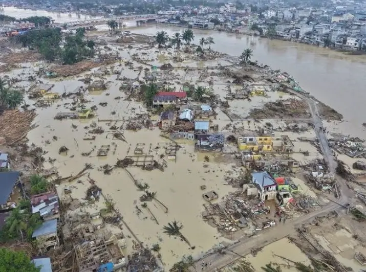 Evakuasi dan pencarian korban banjir bandang Korban bencana banjir bandang dan tanah longsor di tiga provinsi Sumatera terus dilakukan. (x.com/NafisaArik53559)