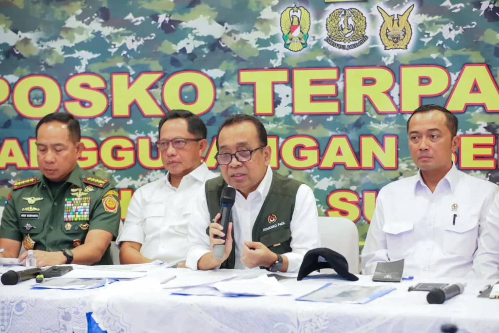 Menko PMK Pratikno menjelaskan skenario Rehabilitasi dan Rekonstruksi pascabanjir di Sumatera. (dok. Kemenko PMK)
