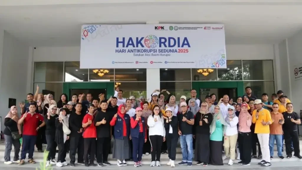 Kebersamaan anggota DWP Disbunak Kalbar pada peringatan Hari Ibu 2025. (instagram.com/adpim.provkalbar)