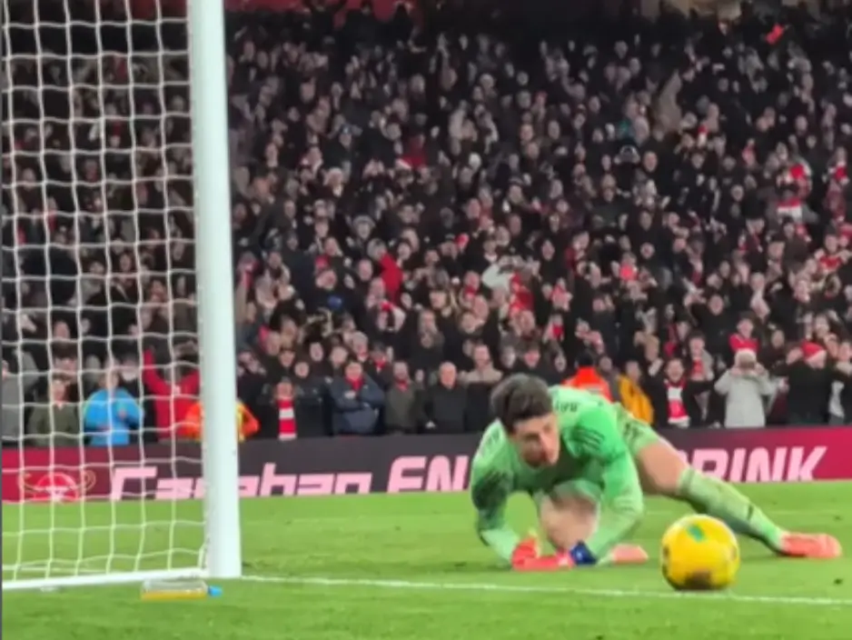 Kepa Arrizabalaga melakukan penyelamatan krusial saat adu penalti melawan Crystal Palace di Emirates Stadium. (instagram.com/arsenal)