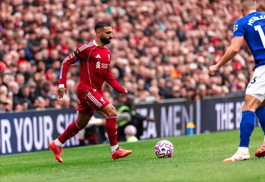 Mohamed Salah mengenakan jersey Liverpool saat pertandingan Premier League. (instagram.com/mosalah)