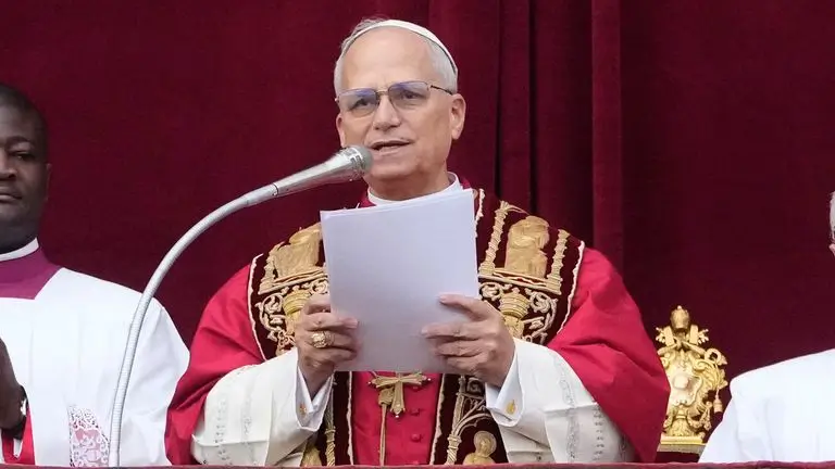 Paus Leo XIV menyerukan perdamaian dunia pada perayaan Natal di Vatikan. (Foto: Skynews)