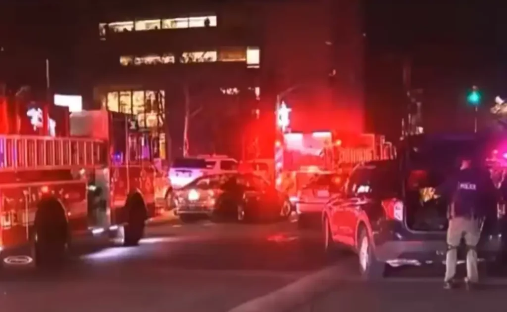 Petugas kepolisian dan FBI bersiaga di area Brown University setelah penembakan massal terjadi di kampus Providence, Rhode Island. (x.com/wienerdogwifi)