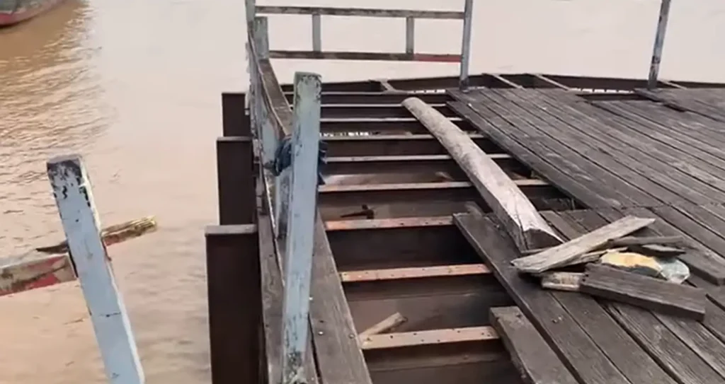 Kondisi Dermaga Paret Sarem di Sungai Nipah, Kubu Raya, yang mengalami kerusakan dan menjadi prioritas perbaikan pemerintah