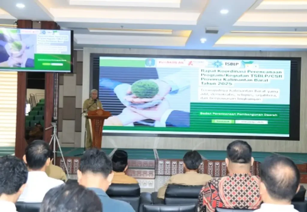 Sekda Kalbar Harisson membuka Rakor Perencanaan CSR 2025 untuk mendorong sinergi perusahaan dalam pembangunan daerah. (MC Kalbar)