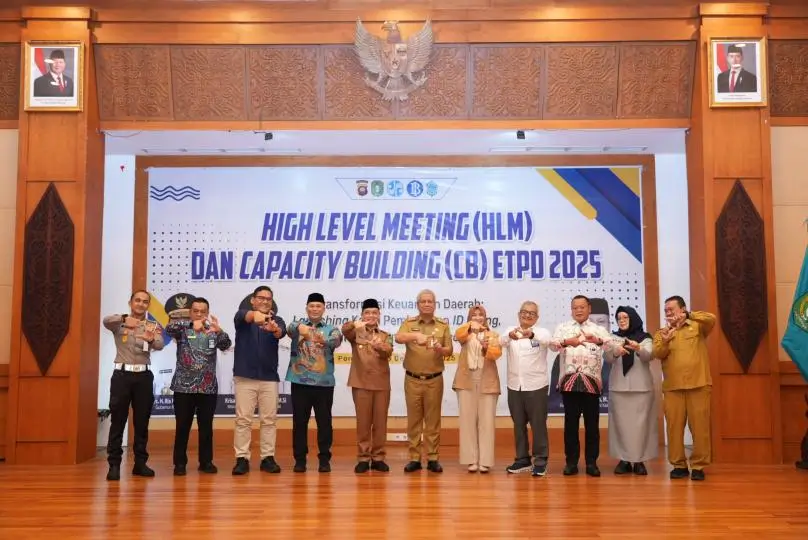 Gubernur Kalimantan Barat Ria Norsan meluncurkan kanal pembayaran digital IB Billing, QRIS Dinamis, dan Virtual Account di Kantor BI Kalbar. (MC Kalbar)