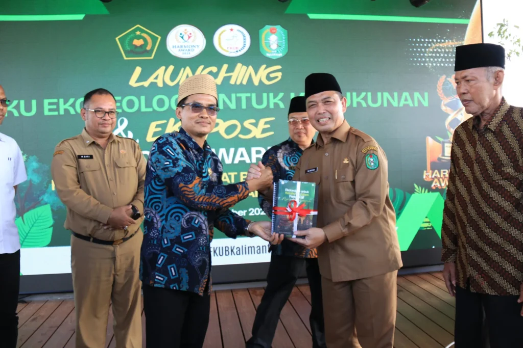 Gubernur Kalimantan Barat Ria Norsan saat peluncuran Buku Ekoteologi dan Ekspose Harmony Award 2025 di Pontianak. (MC Kalbar)