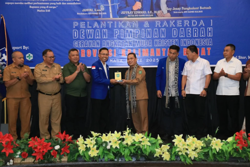 Gubernur Kalimantan Barat Ria Norsan menghadiri pelantikan pengurus GAMKI Kalbar di Pontianak. (MC Kalbar)