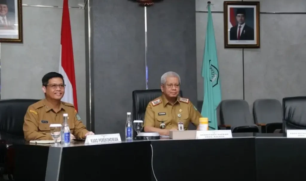 Sekda Kalbar Harisson mengikuti rapat koordinasi pengendalian inflasi nasional secara virtual menjelang Natal dan Tahun Baru 2025–2026. (MC Kalbar)