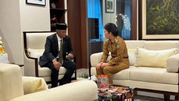 Wali Kota Tjhai Chui Mie saat audiensi dengan Menteri PU Dody Hanggodo membahas program infrastruktur Singkawang. (MC Singkawang)