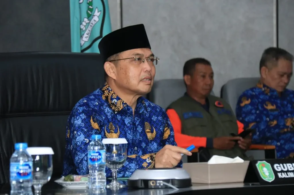 Gubernur Kalbar Ria Norsan mengikuti rakor kesiapan Natal dan Tahun Baru 2026 secara virtual.