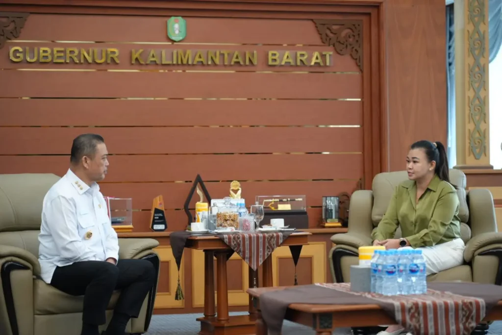 Gubernur Kalbar Ria Norsan saat menerima delegasi China Construction Fourth Engineering Division membahas pembangunan Tol Supadio–Kijing di Pontianak.