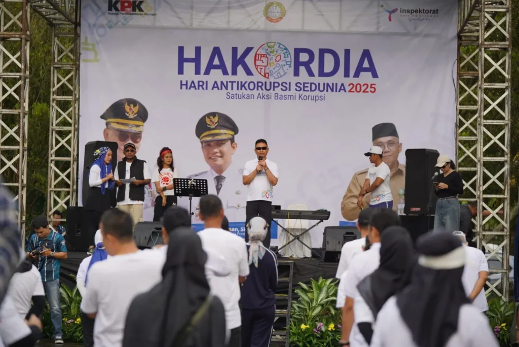 Wali Kota Pontianak Edi Rusdi Kamtono memberikan arahan kepada seluruh ASN pada peringatan HAKORDIA 2025.