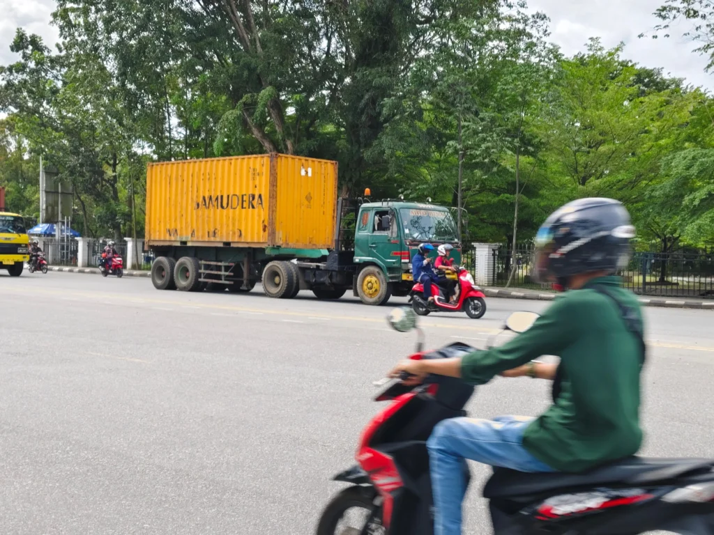ilustrasi - Dinas Perhubungan Kota Pontianak memperketat pengawasan kendaraan besar demi keselamatan pengguna jalan.