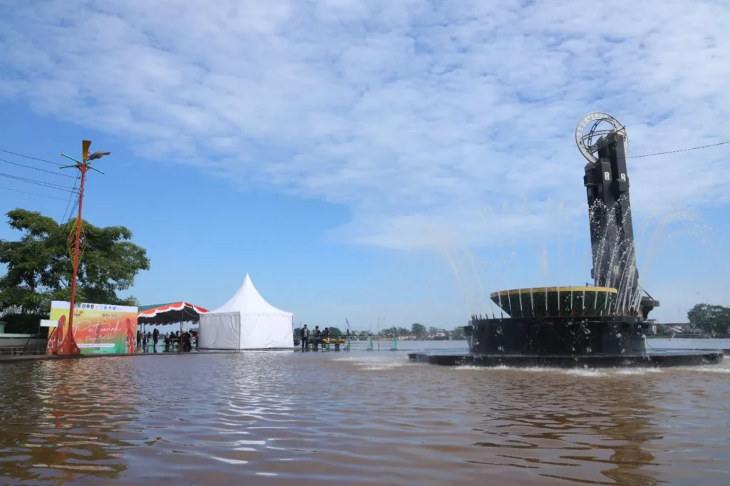 Wali Kota Pontianak Edi Rusdi Kamtono mengimbau warga waspada banjir rob dan cuaca ekstrem