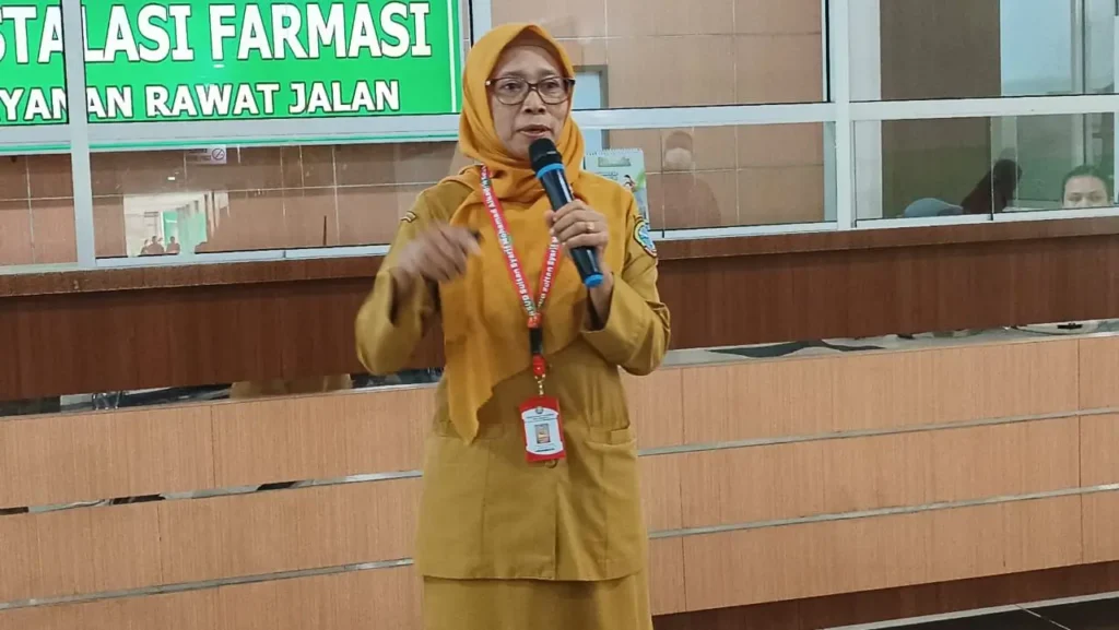 dr. Nihayatus Solikhah memberikan edukasi kesehatan tentang penyakit musim hujan