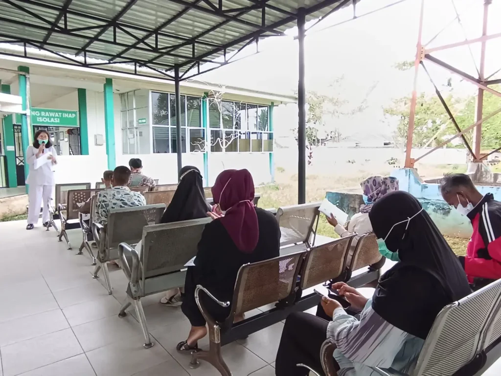Nutrisionis RSUD SSMA memberikan edukasi pentingnya nutrisi adekuat bagi pasien TBC