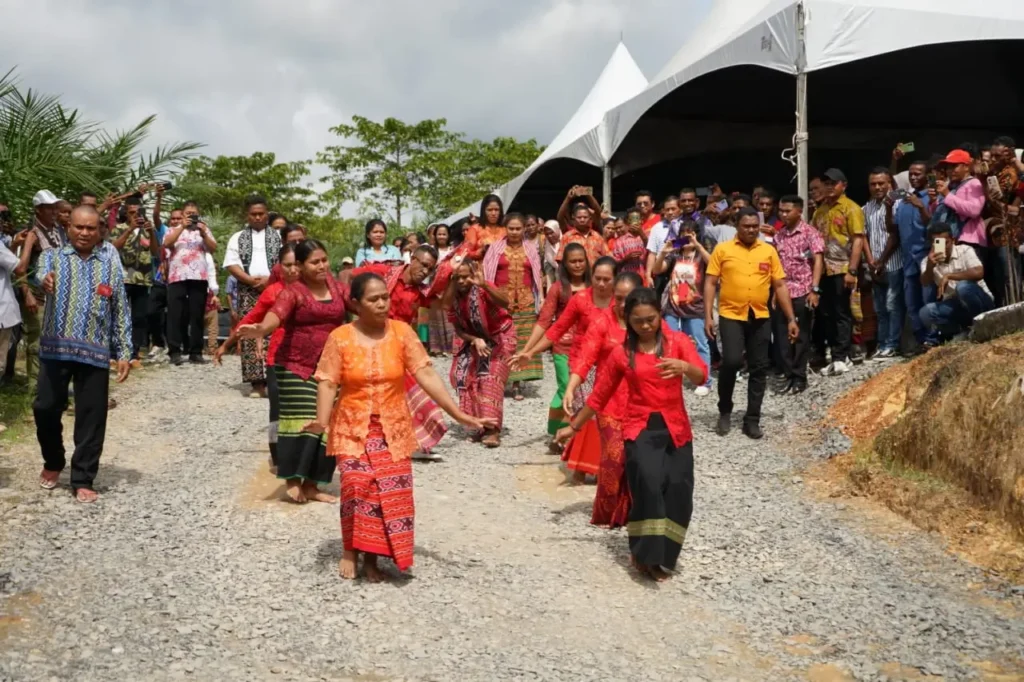 KJRI Kuching menggelar perayaan Natal bersama Pekerja Migran Indonesia di ladang sawit Sarawak disertai layanan kesehatan dan literasi keuangan