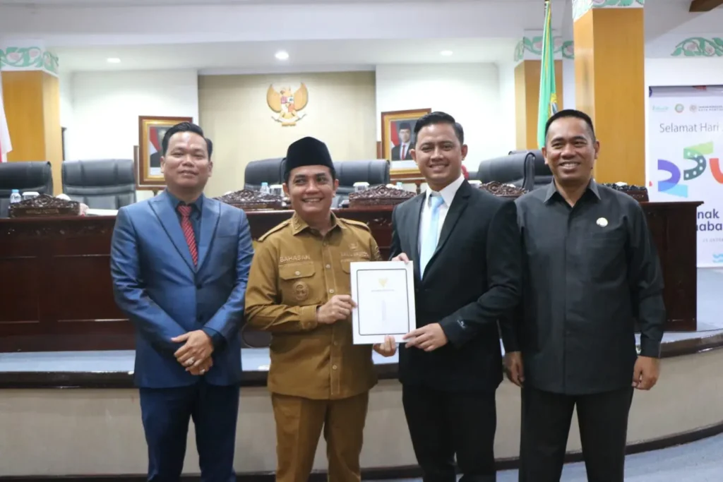 Wakil Wali Kota Pontianak Bahasan menyampaikan pendapat Wali Kota Pontianak terhadap Ranperda Inisiatif DPRD Kota Pontianak tentang Digitalisasi Pajak Daerah.