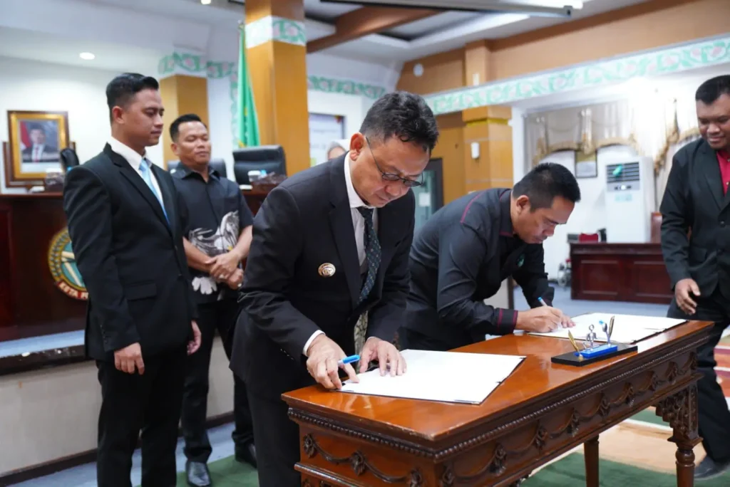 Penandatanganan berita acara enam Ranperda Kota Pontianak.
