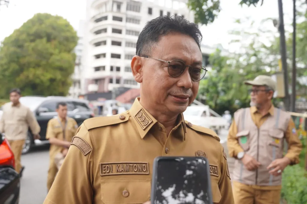 Wali Kota Pontianak Edi Rusdi Kamtono mengimbau warga merayakan Natal dan Tahun Baru secara sederhana sebagai bentuk empati kepada warga di daerah terdampak bencana alam.