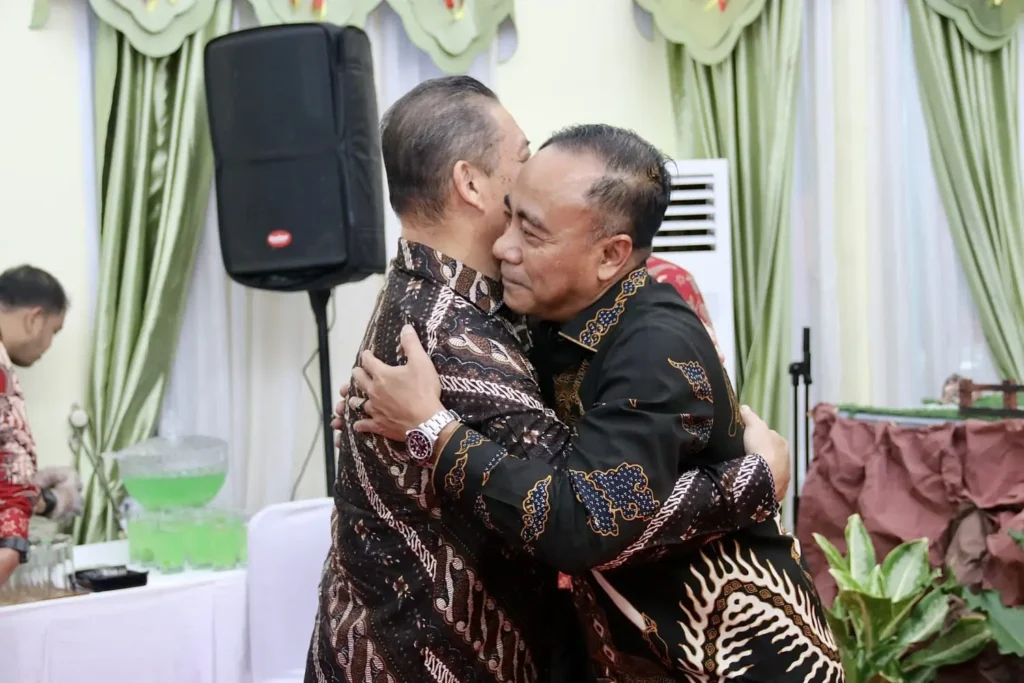 Gubernur Kalbar Ria Norsan bersama Krisantus Kurniawan saat perayaan Natal di Rumah Dinas Wakil Gubernur Kalimantan Barat