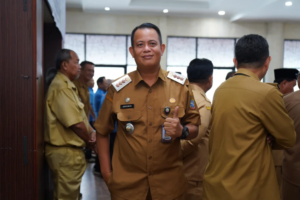 Camat Pontianak Utara Indrawan Tauhid mengimbau warga untuk mengawasi aktivitas anak-anak di tengah cuaca ekstrem.