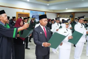 Kepala Bagian Prokopim Sekretariat Daerah Kota Pontianak Tirta Arifin yang baru dilantik oleh Wali Kota Pontianak Edi Rusdi Kamtono. (Foto : Istimewa)