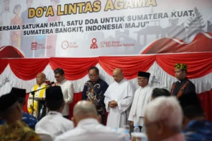 Doa bersama lintas agama mengisi malam perayaan Tahun Baru 2026 di Kota Pontianak sebagai bentuk empati pada daerah-daerah yang tertimpa musibah bencana alam.