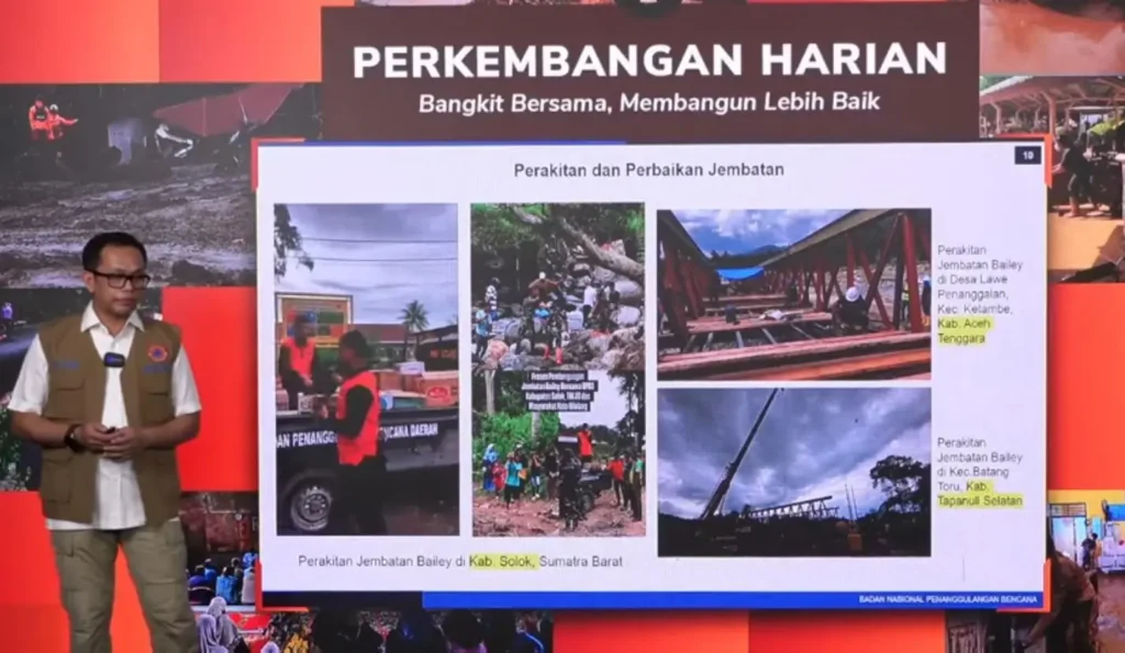 Kepala Pusat Data, Informasi, dan Komunikasi Kebencanaan BNPB Abdul Muhari saat menyampaikan keterangan pers terkait percepatan pemulihan pascabencana dan pembukaan jalur logistik. (Foto: Pasha Yudha Ernowo Infopublik/Igid/ Youtube BNPB)