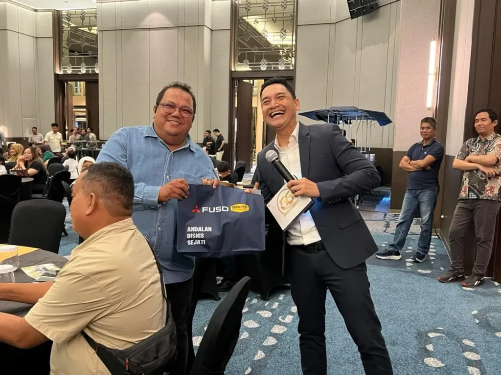 Promo Mitsubishi Fuso 55 Tahun dengan hadiah wisata untuk pembelian truk