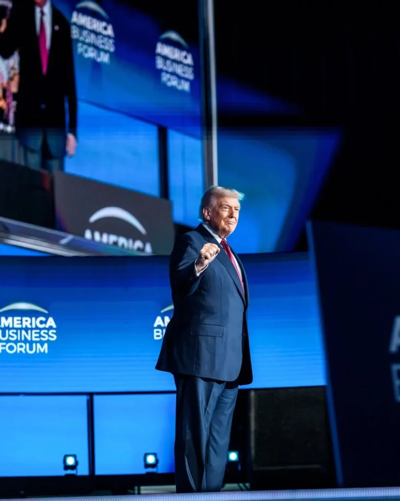 Donald Trump mengubah arah eksplorasi antariksa AS dengan memprioritaskan misi Bulan. (instagram.com/potus)