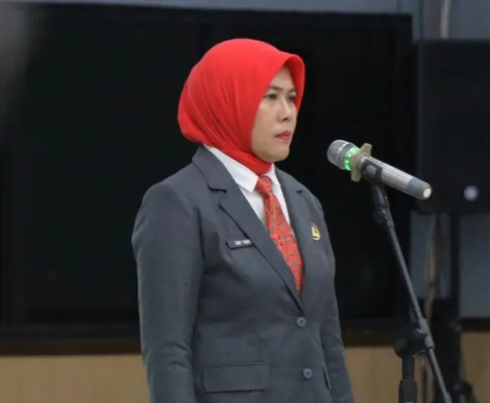 Pelantikan Dwi Yanti sebagai Sekda baru Kota Singkawang oleh Wali Kota Tjhai Chui Mie. (Mc Singkawang)