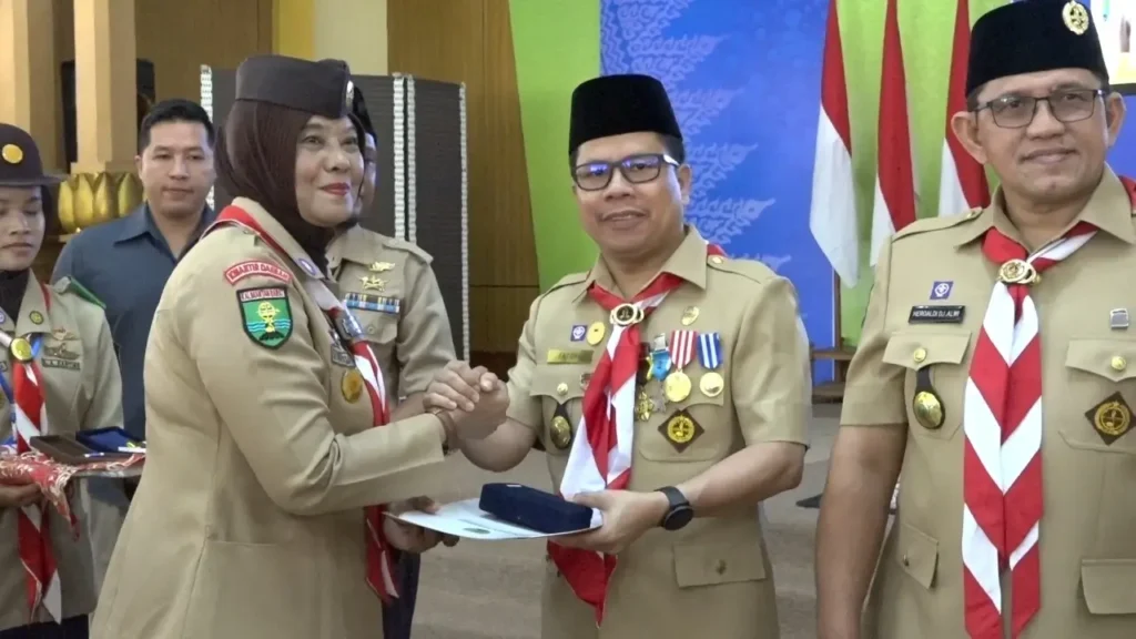 Bupati Sambas H. Satono membuka Muscab Kwarcab Pramuka Sambas di Aula Kantor Bupati. (MC Sambas)