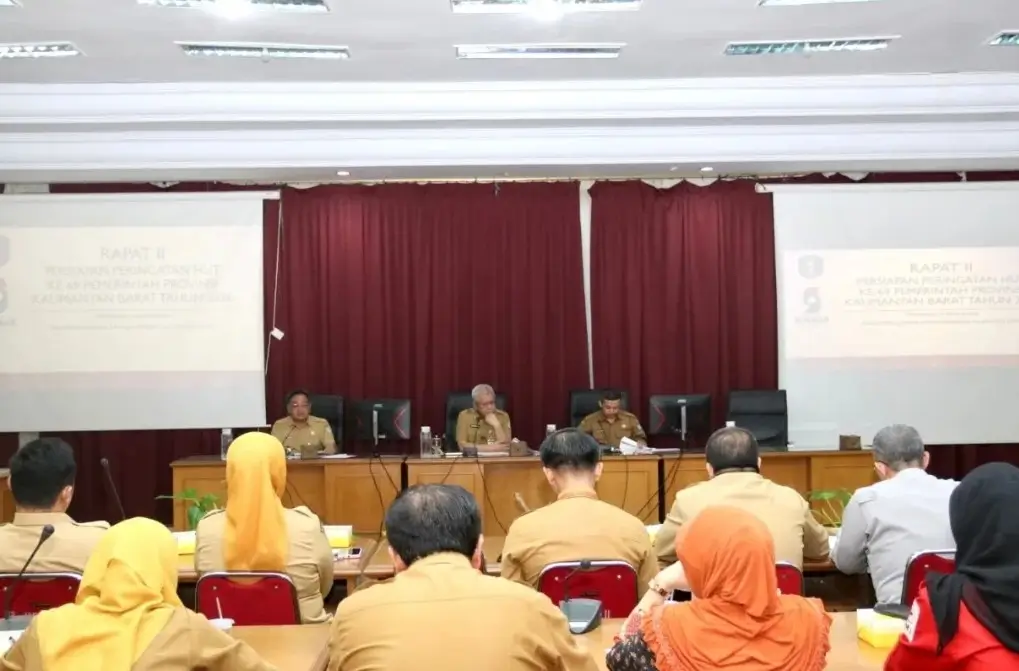 Sekda Kalbar Harisson memimpin rapat persiapan HUT ke-69 Pemprov Kalimantan Barat tahun 2026 di Kantor Gubernur Kalbar. (instagram.com/adpim.provkalbar)