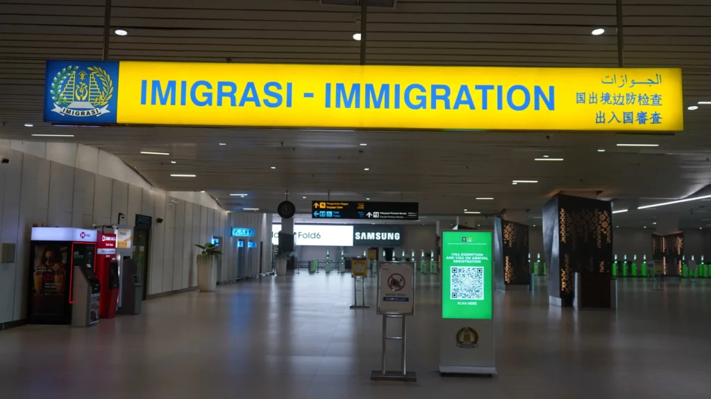 Petugas Imigrasi Soekarno-Hatta menggagalkan keberangkatan calon pekerja migran Indonesia ilegal di Bandara Soekarno-Hatta. (soekarnohatta.imigrasi.go.id)