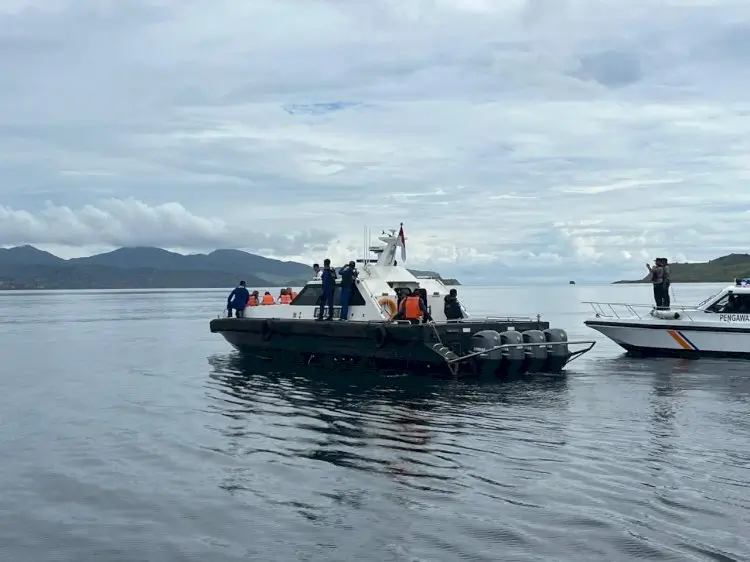 Polres Manggarai Barat menetapkan nakhoda dan ABK sebagai tersangka kecelakaan maut KLM Putri Sakinah di perairan Komodo. (Humas Polda NTT)