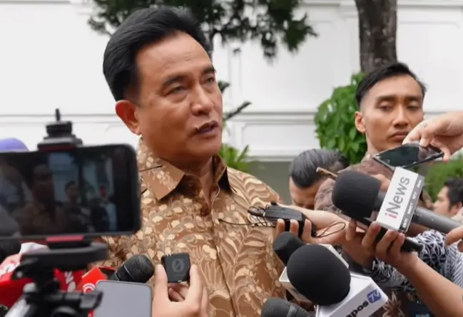 Menteri Koordinator Hukum dan HAM Yusril Ihza Mahendra menyampaikan pernyataan terkait pemberlakuan KUHAP dan KUHP baru di Indonesia. (instagram.com/kumham.imipas)